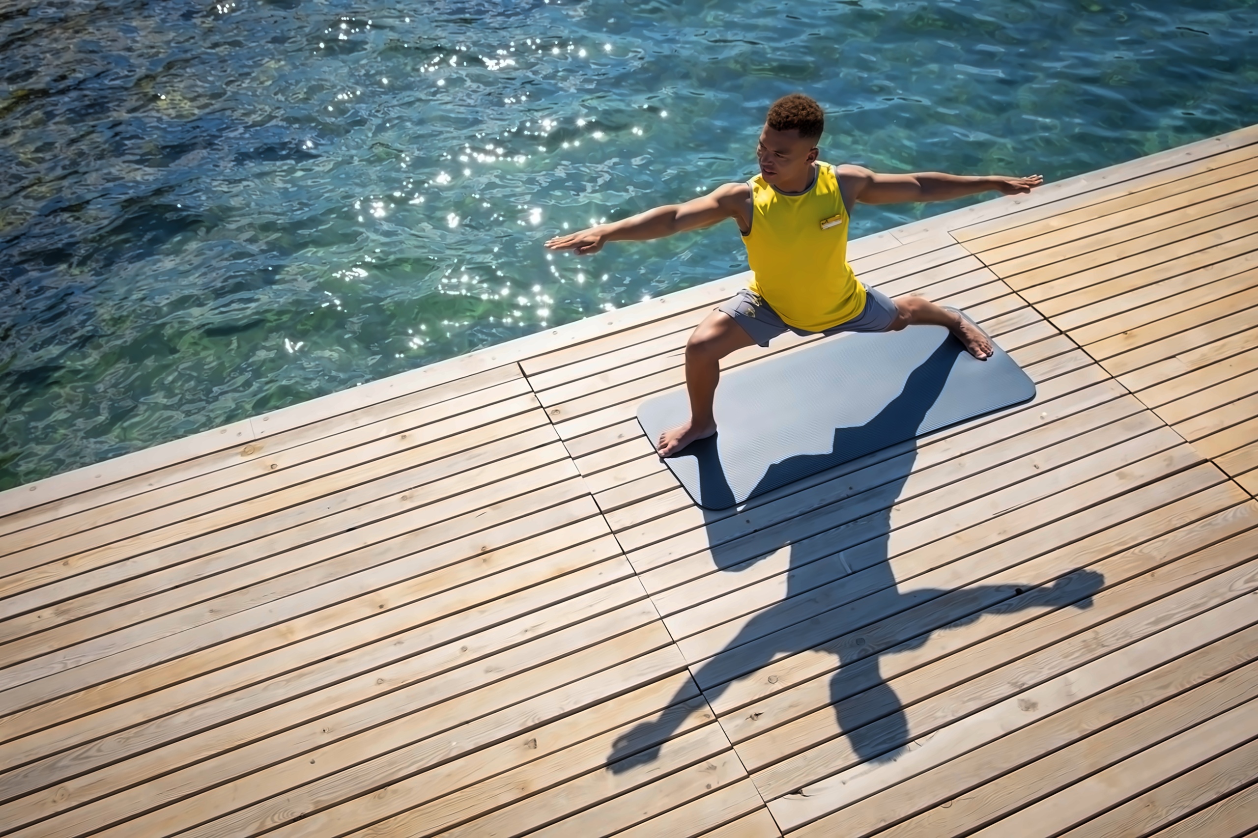 Persone anziane che praticano yoga